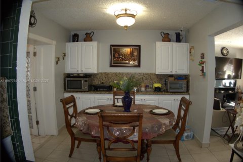 Casa en venta en Miami, Florida, 3 dormitorios, 178.19 m2 № 1867201 - foto 2