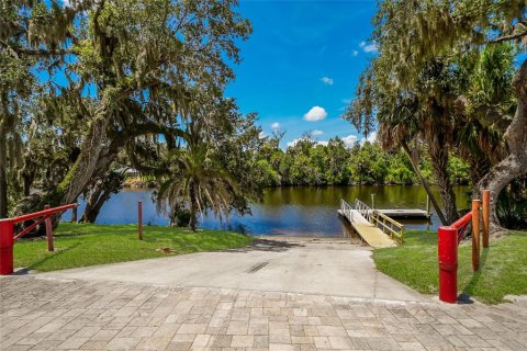 House in Parrish, Florida 3 bedrooms, 239.59 sq.m. № 2219999 - photo 6