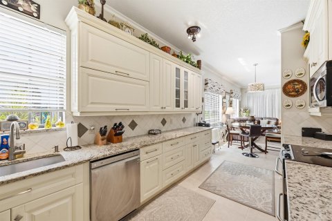 House in Delray Beach, Florida 3 bedrooms, 144.37 sq.m. № 2146965 - photo 8