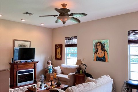 House in Summerfield, Florida 3 bedrooms, 188.68 sq.m. № 1901876 - photo 9