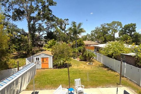 House in Pinellas Park, Florida 3 bedrooms, 170.2 sq.m. № 2116691 - photo 24