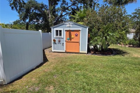 House in Pinellas Park, Florida 3 bedrooms, 170.2 sq.m. № 2116691 - photo 28