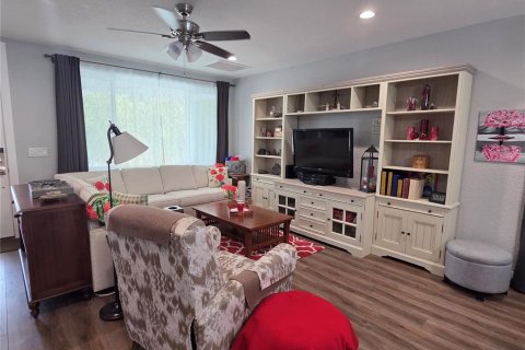 House in Pinellas Park, Florida 3 bedrooms, 170.2 sq.m. № 2116691 - photo 4