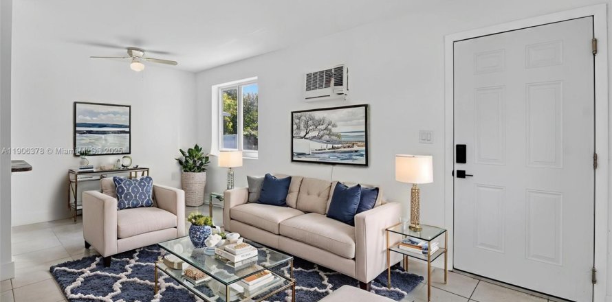 Apartment in Miami, Florida 2 bedrooms, 69.68 sq.m. № 1965789