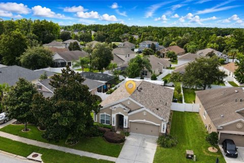 House in Land O' Lakes, Florida 4 bedrooms, 179.3 sq.m. № 2330131