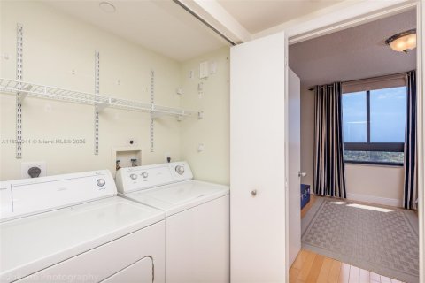 Снять в аренду кондоминиум в Майами-Бич, Флорида 2 спальни, 117.24м2, № 1948124 - фото 11