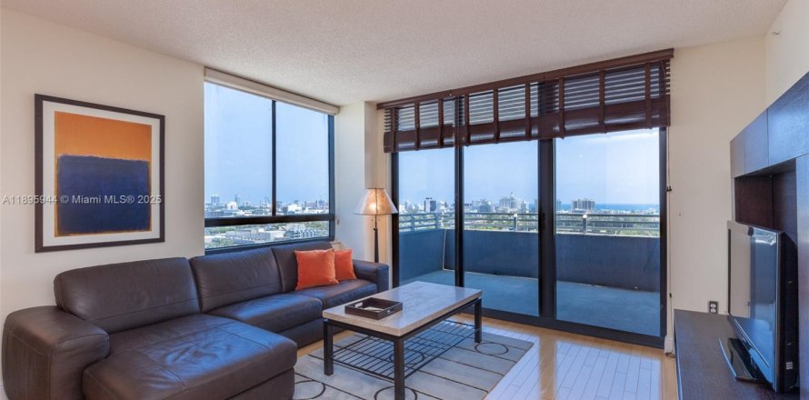 Кондоминиум с 2 спальнями в Майами-Бич, Флорида № 1948124