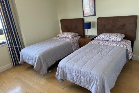 Снять в аренду кондоминиум в Майами-Бич, Флорида 2 спальни, 117.24м2, № 1948124 - фото 7