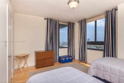 Снять в аренду кондоминиум в Майами-Бич, Флорида 2 спальни, 117.24м2, № 1948124 - фото 8