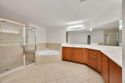 Condominio en venta en Miami, Florida, 2 dormitorios, 202.71 m2 № 2153283 - foto 14
