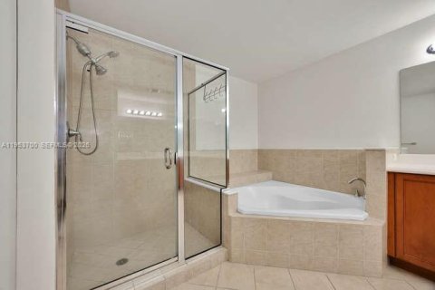 Condominio en venta en Miami, Florida, 2 dormitorios, 202.71 m2 № 2153283 - foto 16