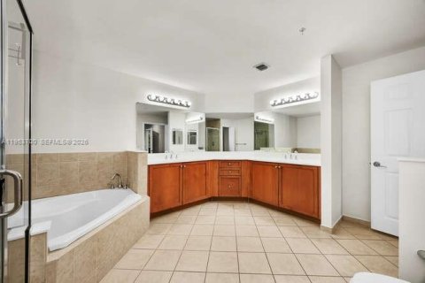 Condominio en venta en Miami, Florida, 2 dormitorios, 202.71 m2 № 2153283 - foto 15