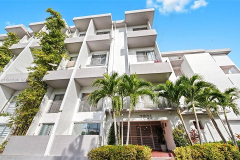 Купить кондоминиум в Майами, Флорида 1 комната, 69.31м2, № 2002329 - фото 2