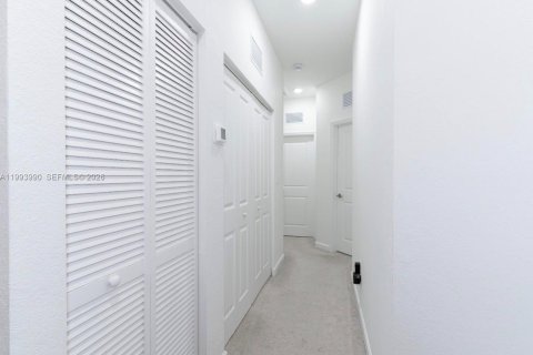 Снять в аренду таунхаус в Хомстед, Флорида 3 спальни, 157.47м2, № 2055677 - фото 21