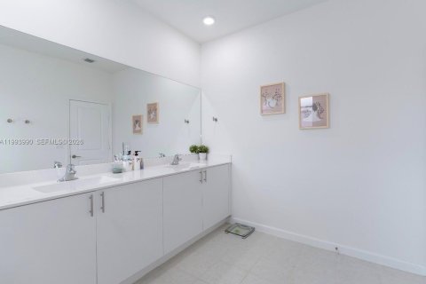 Снять в аренду таунхаус в Хомстед, Флорида 3 спальни, 157.47м2, № 2055677 - фото 20