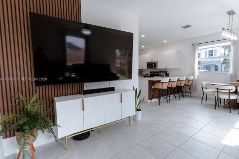 Снять в аренду таунхаус в Хомстед, Флорида 3 спальни, 157.47м2, № 2055677 - фото 11