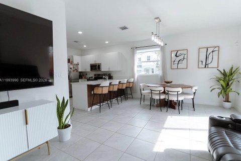 Снять в аренду таунхаус в Хомстед, Флорида 3 спальни, 157.47м2, № 2055677 - фото 10