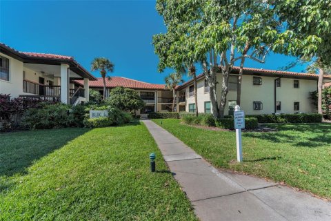 Condo in Clearwater, Florida, 2 bedrooms  № 1641005 - photo 1