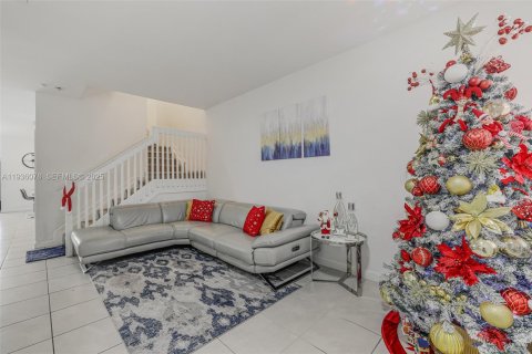 House in Homestead, Florida 3 bedrooms, 169.73 sq.m. № 1994079 - photo 2