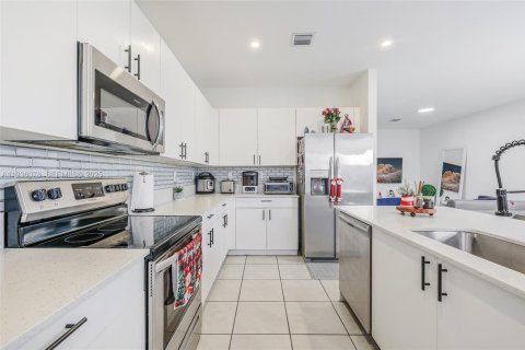 House in Homestead, Florida 3 bedrooms, 169.73 sq.m. № 1994079 - photo 10