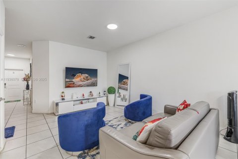 House in Homestead, Florida 3 bedrooms, 169.73 sq.m. № 1994079 - photo 5