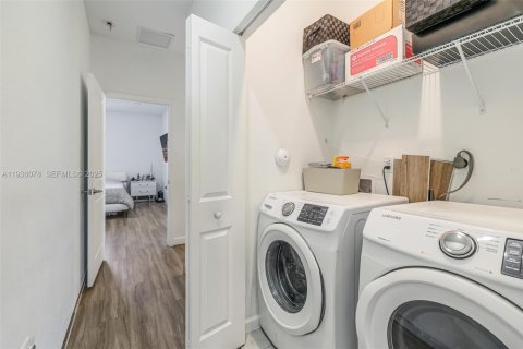 House in Homestead, Florida 3 bedrooms, 169.73 sq.m. № 1994079 - photo 24