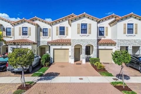 House in Homestead, Florida 3 bedrooms, 169.73 sq.m. № 1994079 - photo 1