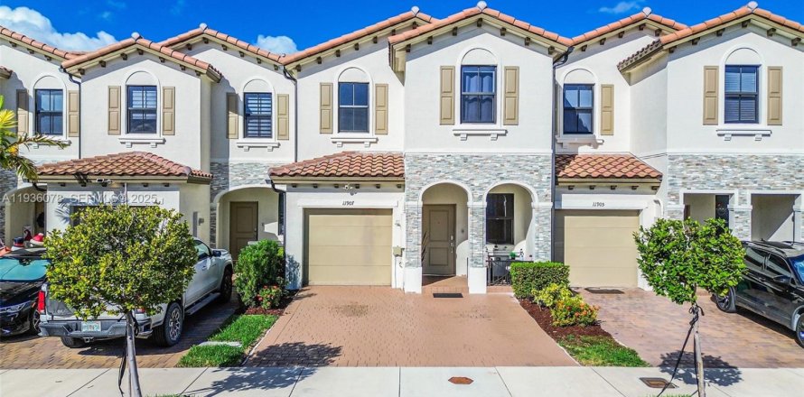 House in Homestead, Florida 3 bedrooms, 169.73 sq.m. № 1994079