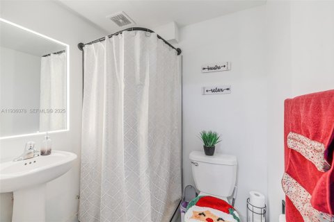 House in Homestead, Florida 3 bedrooms, 169.73 sq.m. № 1994079 - photo 12