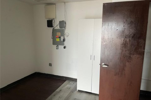 Immobilier commercial à louer à New Port Richey, Floride: 47.19 m2 № 2405151 - photo 6