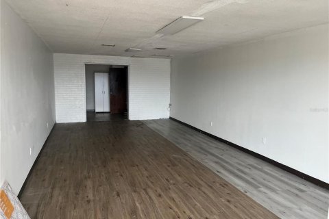 Immobilier commercial à louer à New Port Richey, Floride: 47.19 m2 № 2405151 - photo 4