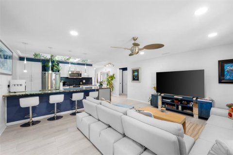 Villa ou maison à vendre à Tampa, Floride: 4 chambres, 147.99 m2 № 2436856 - photo 4