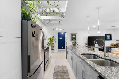 Villa ou maison à vendre à Tampa, Floride: 4 chambres, 147.99 m2 № 2436856 - photo 5