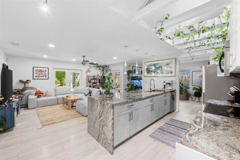 Villa ou maison à vendre à Tampa, Floride: 4 chambres, 147.99 m2 № 2436856 - photo 3