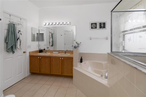 House in Kissimmee, Florida 5 bedrooms, 215.9 sq.m. № 1905039 - photo 26