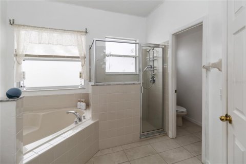 House in Kissimmee, Florida 5 bedrooms, 215.9 sq.m. № 1905039 - photo 27