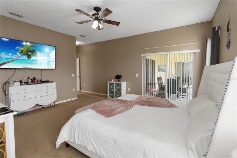 House in Kissimmee, Florida 5 bedrooms, 215.9 sq.m. № 1905039 - photo 24