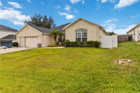 House in Kissimmee, Florida 5 bedrooms, 215.9 sq.m. № 1905039 - photo 2