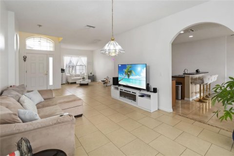 House in Kissimmee, Florida 5 bedrooms, 215.9 sq.m. № 1905039 - photo 8