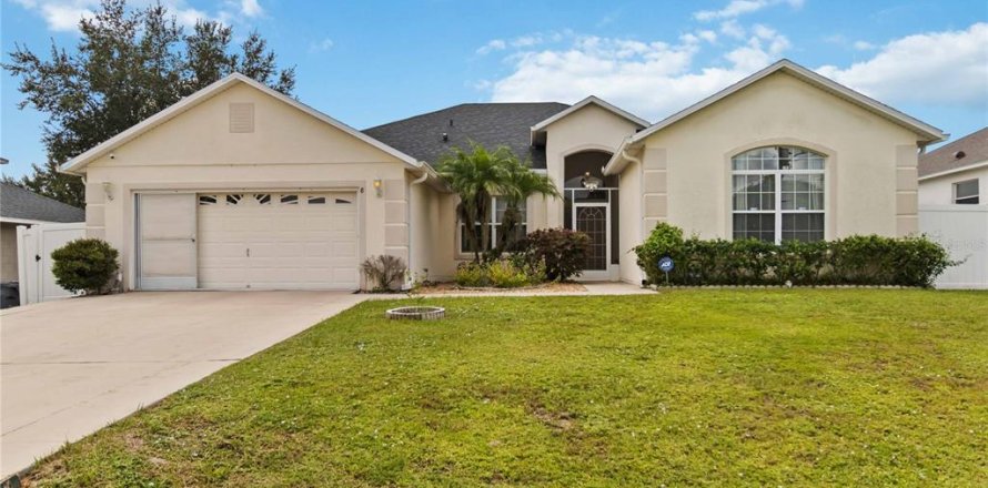 House in Kissimmee, Florida 5 bedrooms, 215.9 sq.m. № 1905039