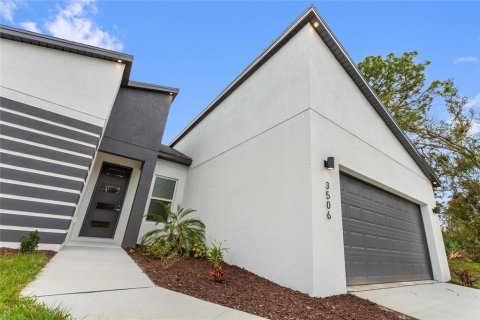 House in North Port, Florida 4 bedrooms, 185.8 sq.m. № 2285707 - photo 7