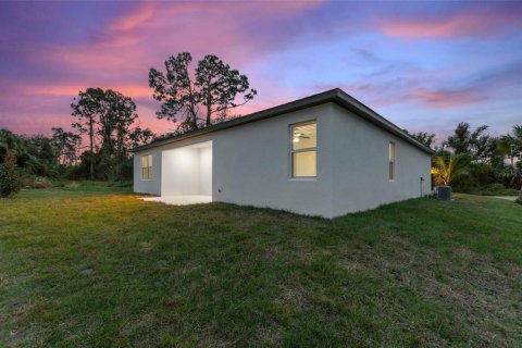 House in North Port, Florida 4 bedrooms, 185.8 sq.m. № 2285707 - photo 29