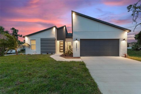 House in North Port, Florida 4 bedrooms, 185.8 sq.m. № 2285707 - photo 2