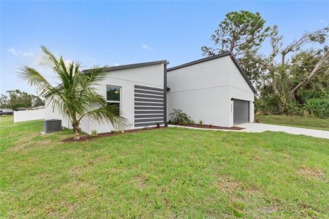 House in North Port, Florida 4 bedrooms, 185.8 sq.m. № 2285707 - photo 5