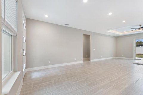 House in North Port, Florida 4 bedrooms, 185.8 sq.m. № 2285707 - photo 9