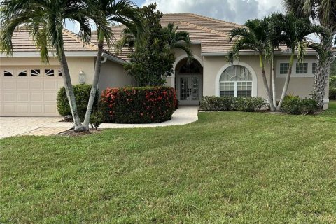 House in Fort Myers, Florida 3 bedrooms, 242.2 sq.m. № 2207863 - photo 21