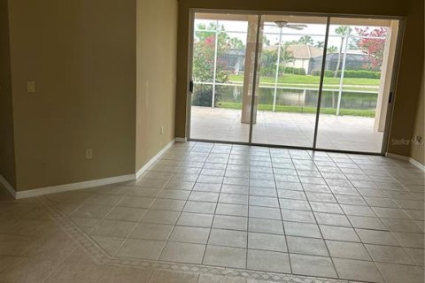 House in Fort Myers, Florida 3 bedrooms, 242.2 sq.m. № 2207863 - photo 5