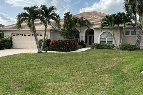 House in Fort Myers, Florida 3 bedrooms, 242.2 sq.m. № 2207863