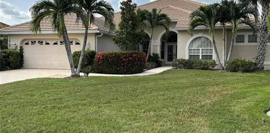House in Fort Myers, Florida 3 bedrooms, 242.2 sq.m. № 2207863