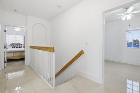 Villa ou maison à vendre à Miami, Floride: 4 chambres, 217.21 m2 № 1998422 - photo 22